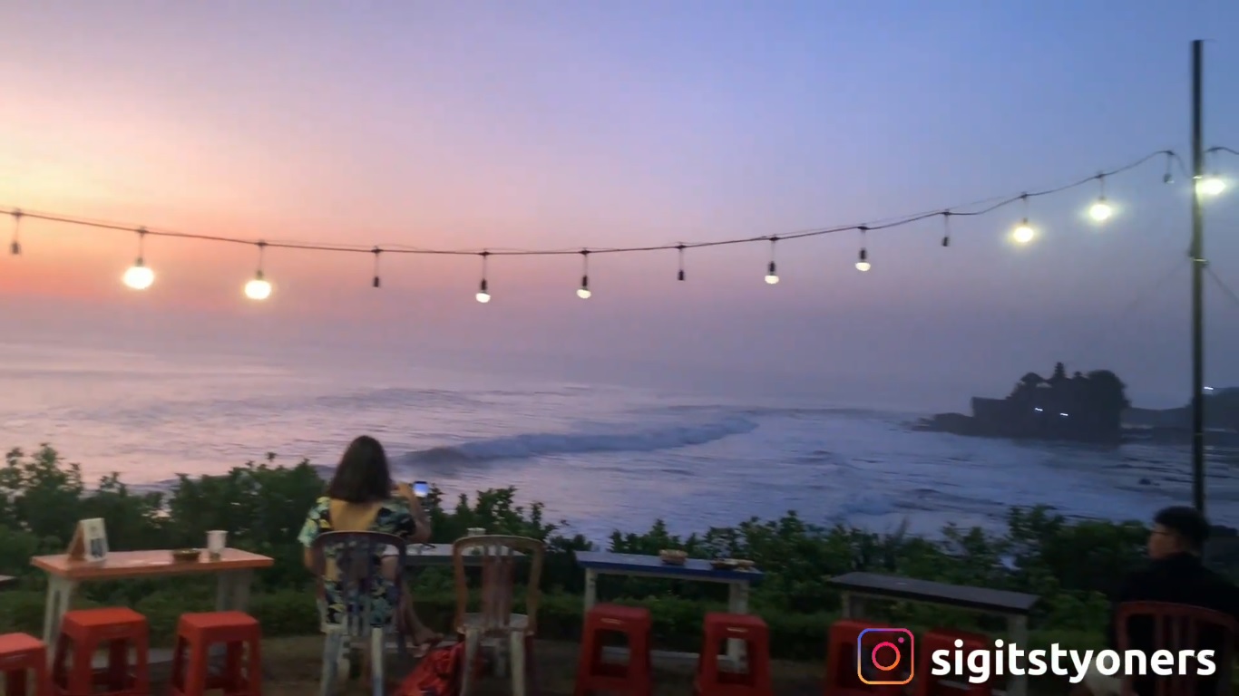 BeNeR Sunset Point di sebelah timur Tanah Lot jadi spot paling menarik saat sunset.