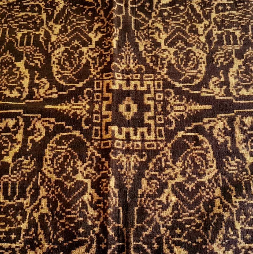 Kain Tenun Gringsing Wayang Kebo dan motifnya