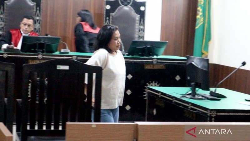 BERSALAH:Caleg Ni Komang Puspita jalani sidang tuntutan di PN Mataram, NTB, Senin (12/2).