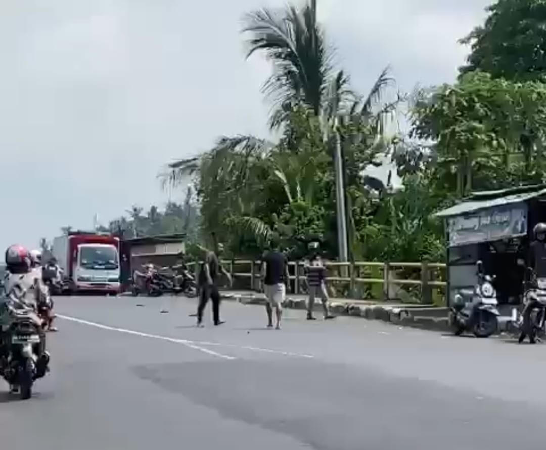 Duel dua pria di Jalan Rama, Semarapura Kelod, Klungkung, Kamis (15/2/2024)