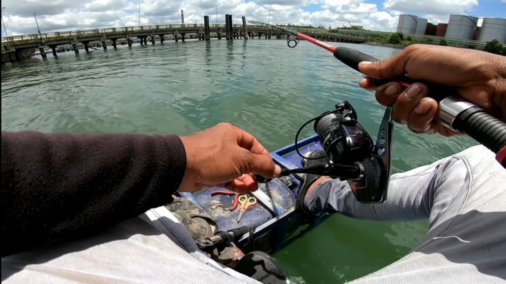 UNIK: Youtuber Raja Mancing memiliki ciri khas tersendiri saat melakukan trip mancingnya.