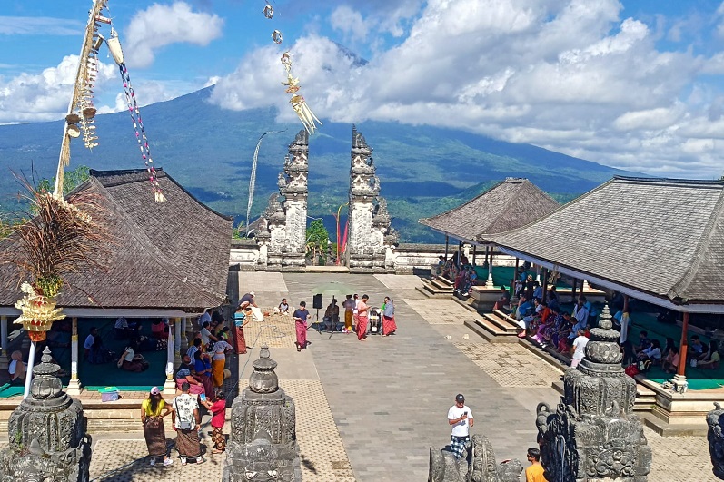 Pura Lemuyang di Karangasem, Bali akan ditutup sementara.