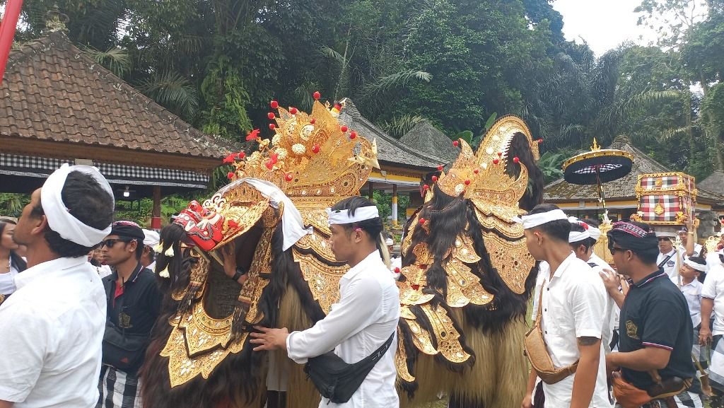 NGELAWANG: Selain ngelawang Barong Amunduk Taro di Pura Puseh Desa Pakraman Puakan, Taro, Gianyar juga punya tradisi ngelawang Bauh-bauhan yang ada di Desa Saba, Blahbatuh.