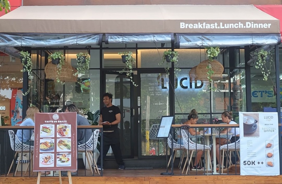 Lucid Cafe di Jalan Raya Kampus Unud Jimbaran jadi jujukan baru bagi pencinta kuliner dengan suasana unik