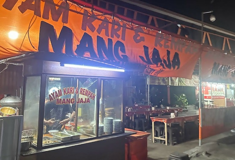 Warung Ayam Kari dan Rempah Mang Jaja di Jalan Teuku Umar, Denpasar.
