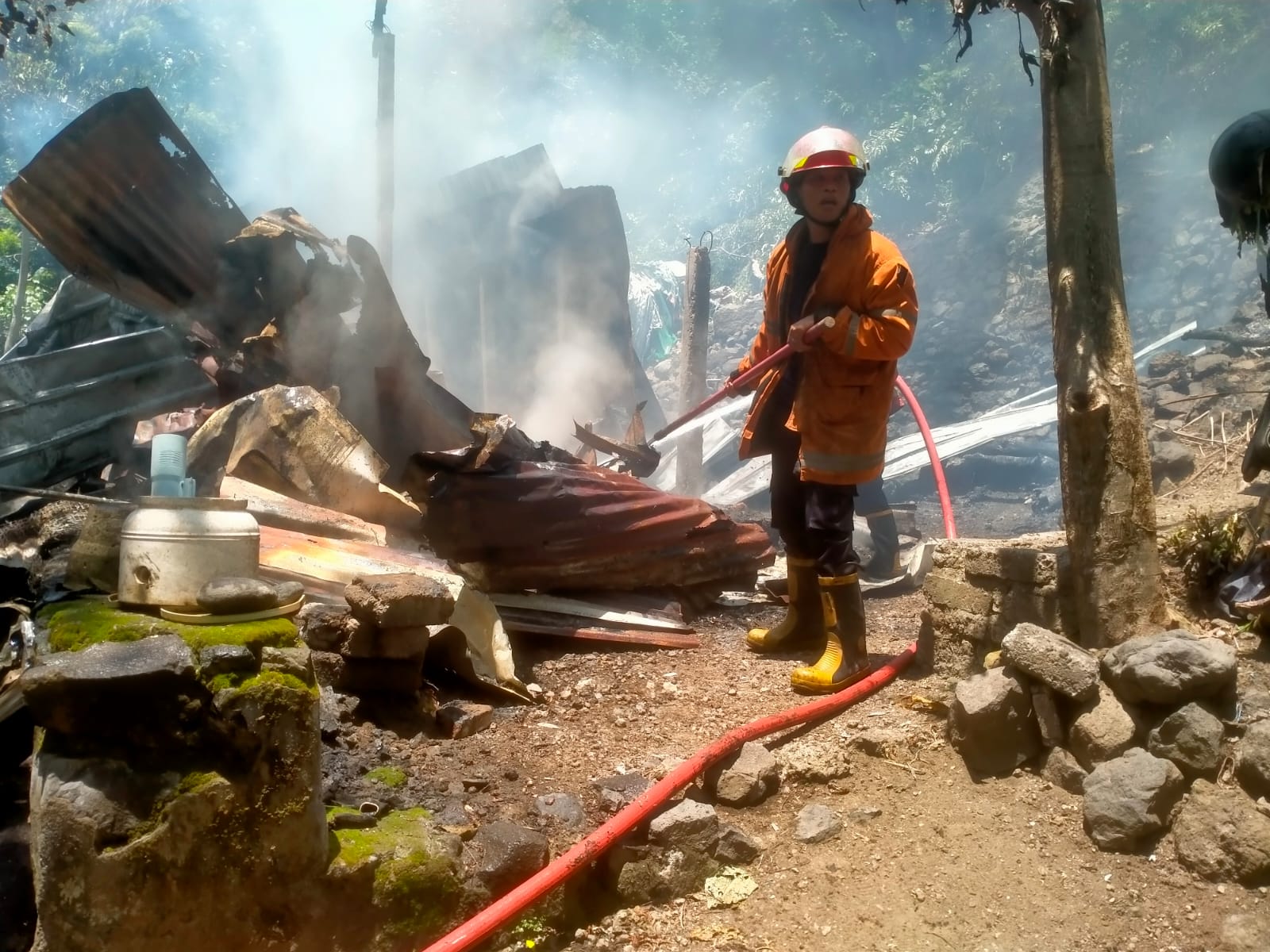 TERBAKAR: Kebakaran yang terjadi di Kabupaten Karangasem saat hari raya Galungan, pada Rabu (28/2).