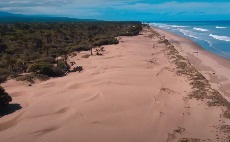 Pantai Oetune difoto menggunakan drone.