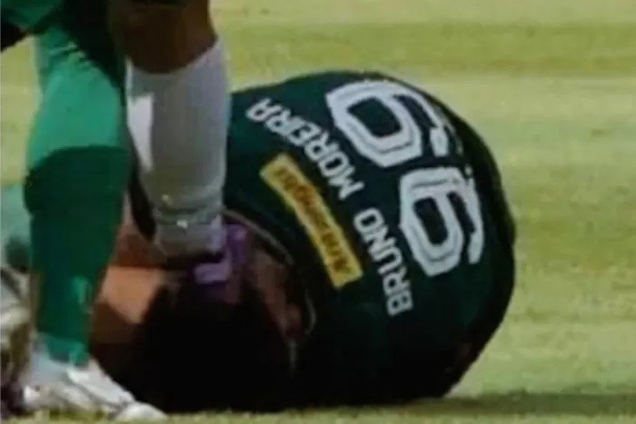 PROTES KERAS: Persebaya Surabaya layangkan protes keras tindakan Wahyudi Hamisi dan ketegasan wasit kontroversial Ginanjar Rahman Latief. (Persebaya Surabaya)