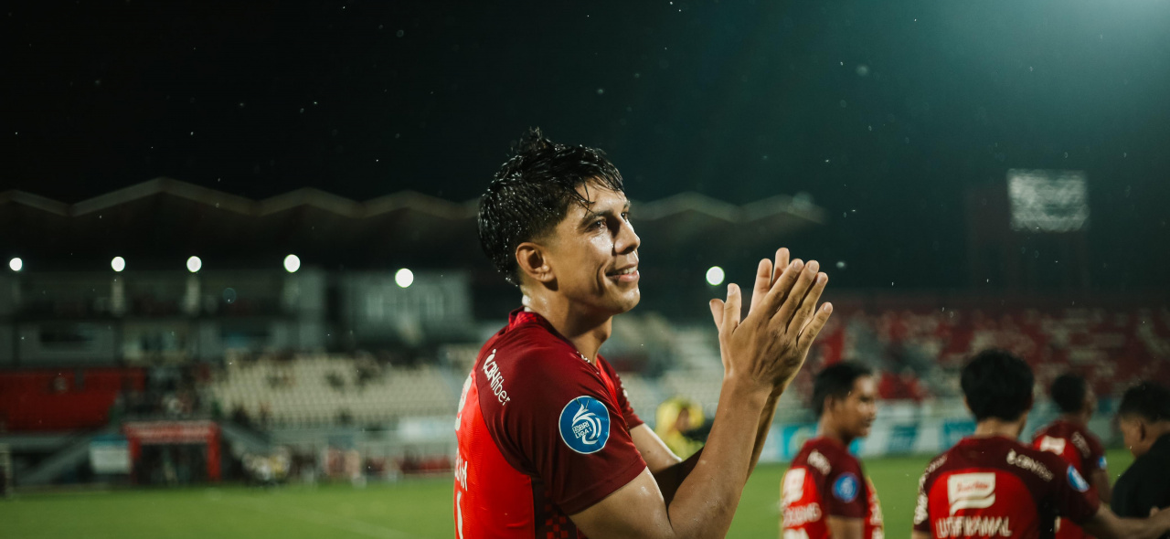 Elias Dolah jadi pemain cadangan. Posisinya diisi Haudi Abdillah di laga Bali United Vs PSIS Semarang.