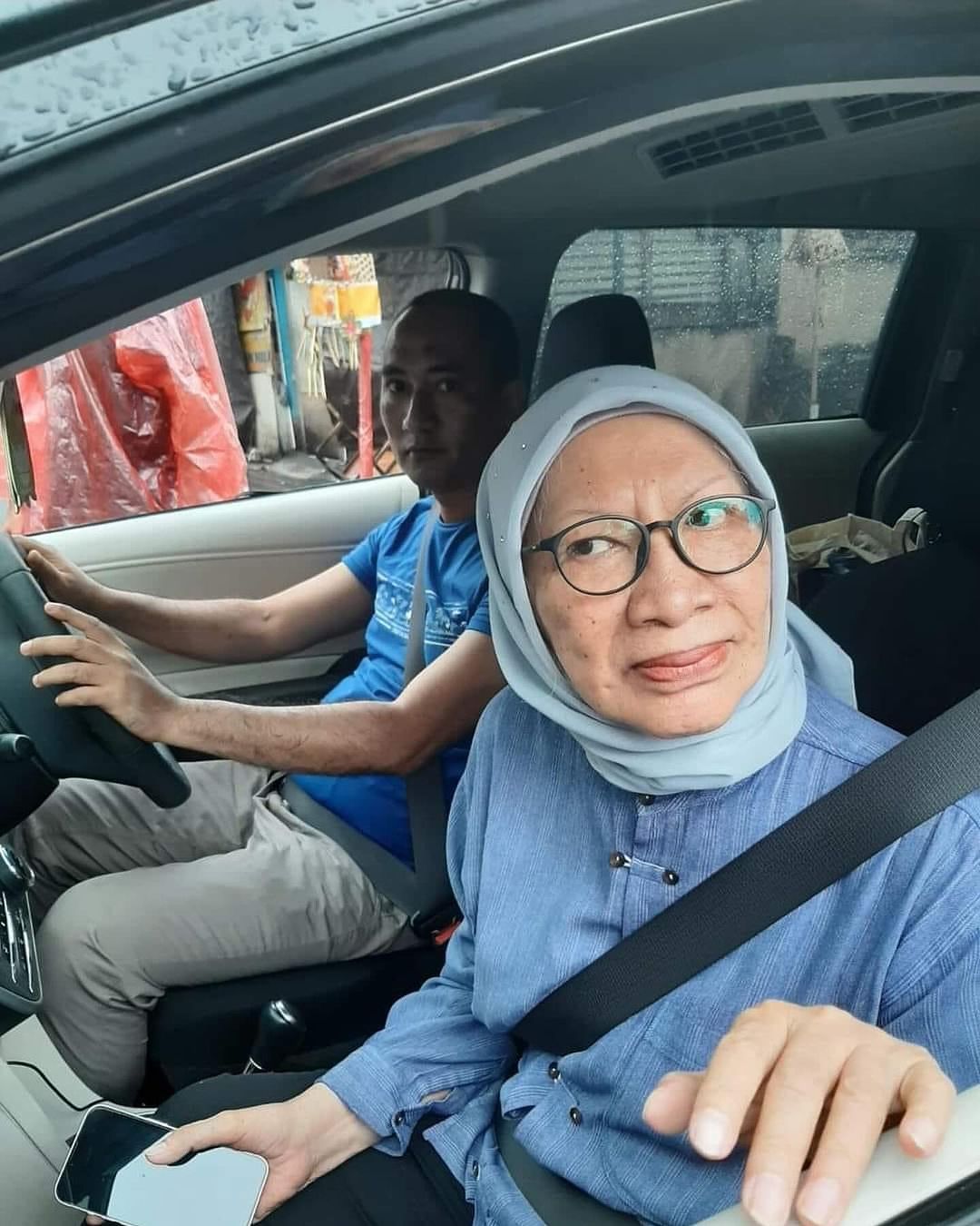 Ratna Sarumpaet dan sopir keluyuran naik mobil di Jalan Pantai Berawa, Desa Tibubeneng, Kuta Utara, Badung, Bali saat Hari Raya Nyepi, Senin (11/3/2024)