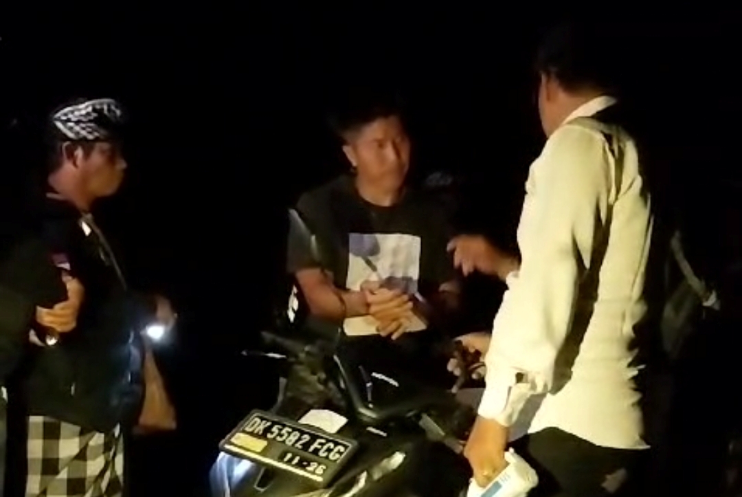 WNA Jepang yang diamankan di Klungkung saat Hari Raya Nyepi, Senin (11/3).