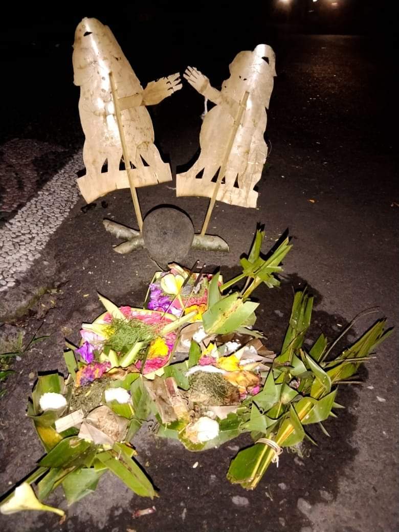 Ngulapin dengan sarana Wayang Klupak Tiying Merdah-Malen sebagai penetralisir pasca mengalami musibah kecelakaan