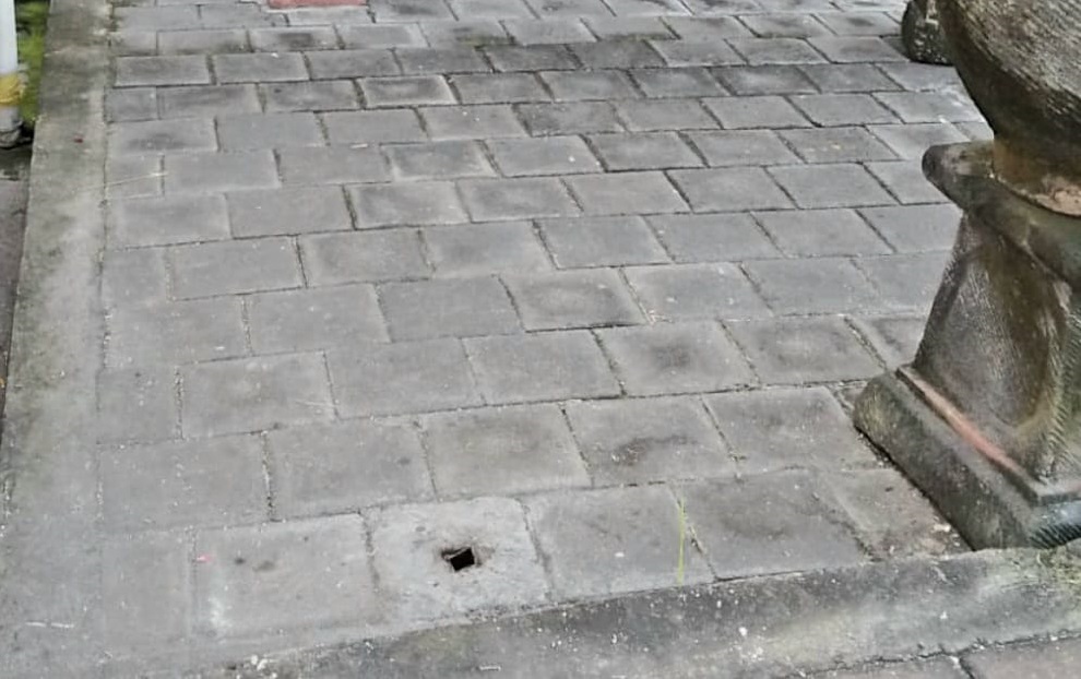 Lokasi kotak sesari di Pura Gede Pengastulan, Buleleng, Bali yang hilang dicuri