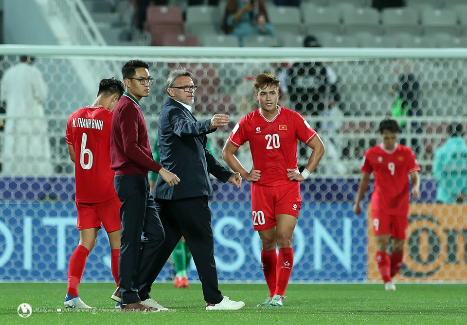 Philippe Troussier dipecat dari pelatih kepala Timnas Vietnam usai digasar Timnas Indonesia di Stadion My Dinh.