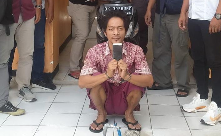 Fajar Gunawan (37mencuri tas pinggang milik Joni (39) di parkiran toko modern di Jalan Erlangga, Singaraja, pada Senin (18/3/2024) lalu.