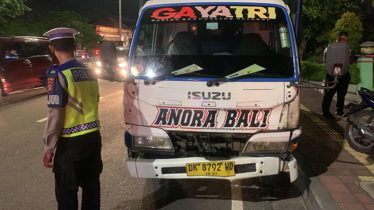 Truk yang dikemudian Ifan Siswanto diduga jadi biang kerok tabrakan beruntun yang melibatkan 6 mobil di Jalan By Pas Ngurah Rai, Kuta, Bali.