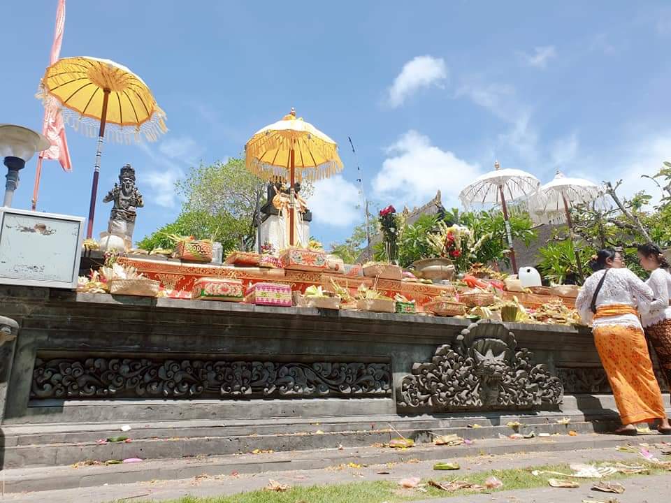 Pura Luhur Candi Narmada Tanah Kilap terletak di perbatasan Kabupaten Badung dan Kota Denpasar