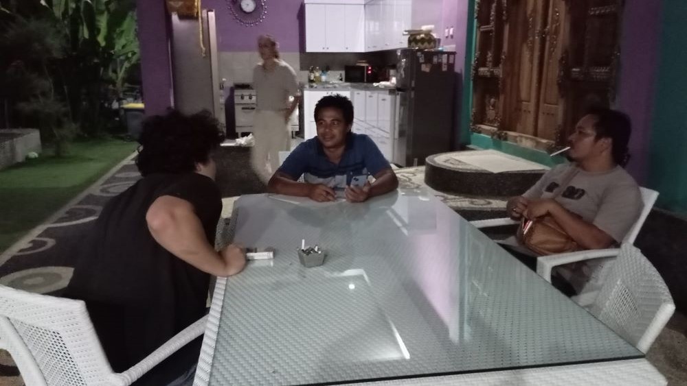 SALING LAPOR: Gara-gara musik terlalu keras bule di Karangasem terlibat adu pukul dengan warga.