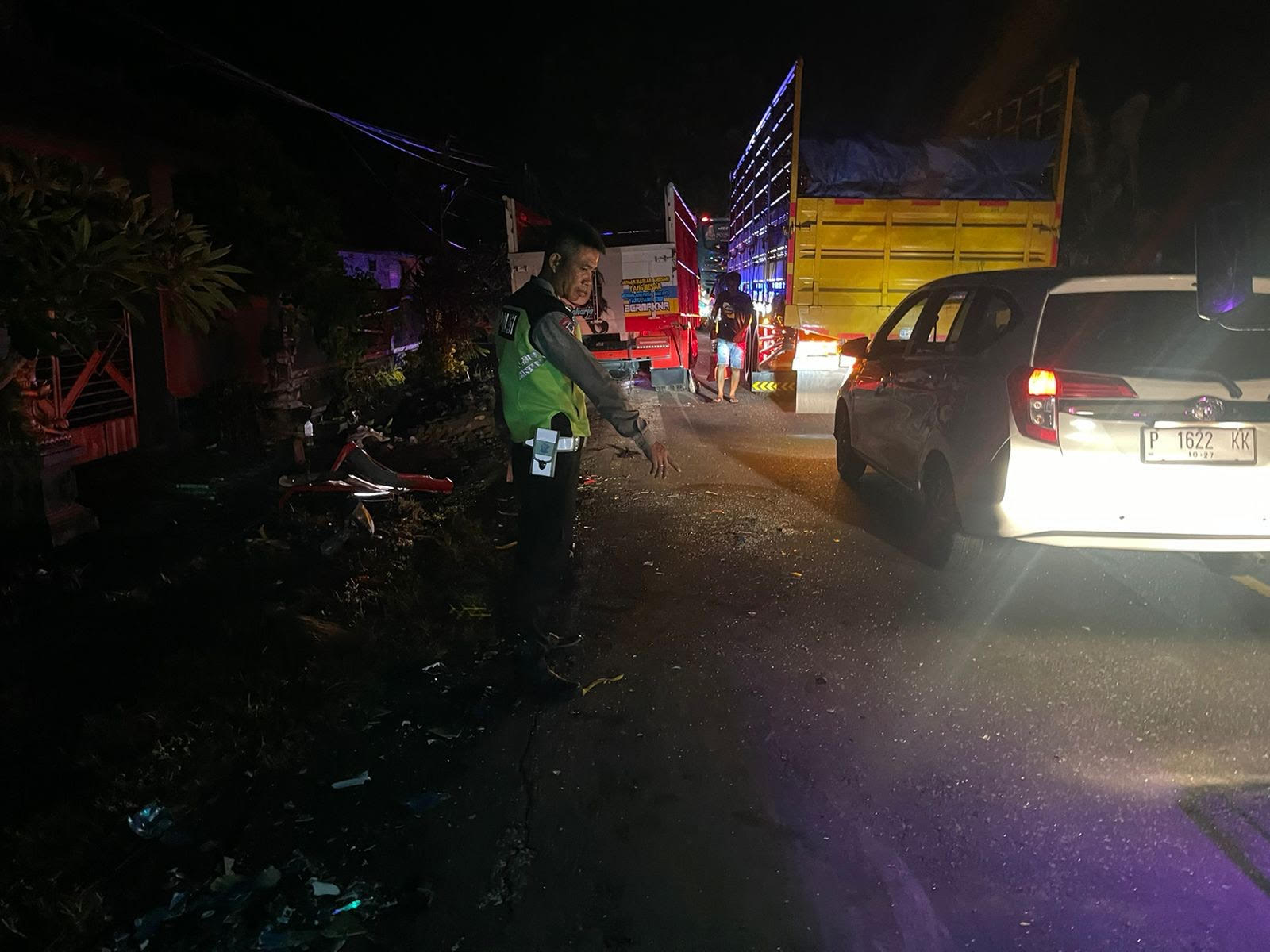 Dua truk tabrakan di Jalan Raya Gilimanuk-Denpasar, persisnya di Desa Gumbrih Jembrana, karena gelap.