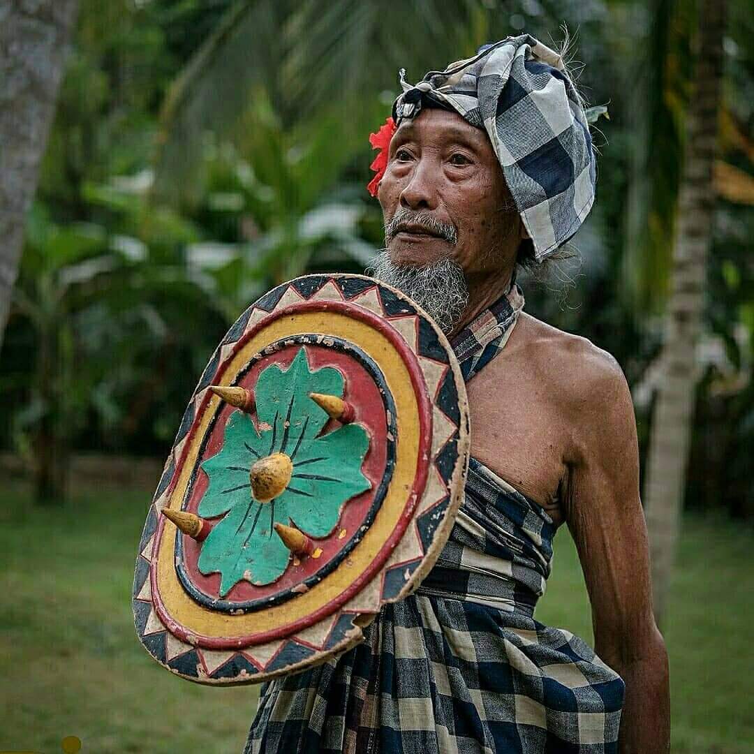 Tari Baris Cang Long Leng di Desa Adat Dukuh Penaban, Karangasem
