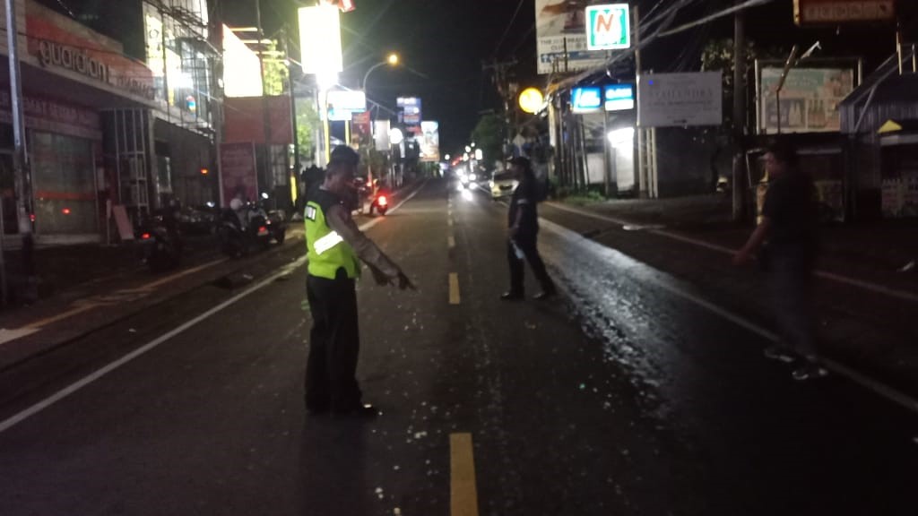 OLAH TKP: Polantas menggelar olah TKP kecelakaan maut di Uluwatu, Bali.