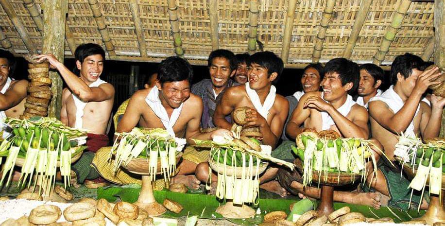 Pakaian yang digunakan oleh Daha Truna saat Ngusaba Lampuan dilaksanakan di Desa Adat Bayung Gede