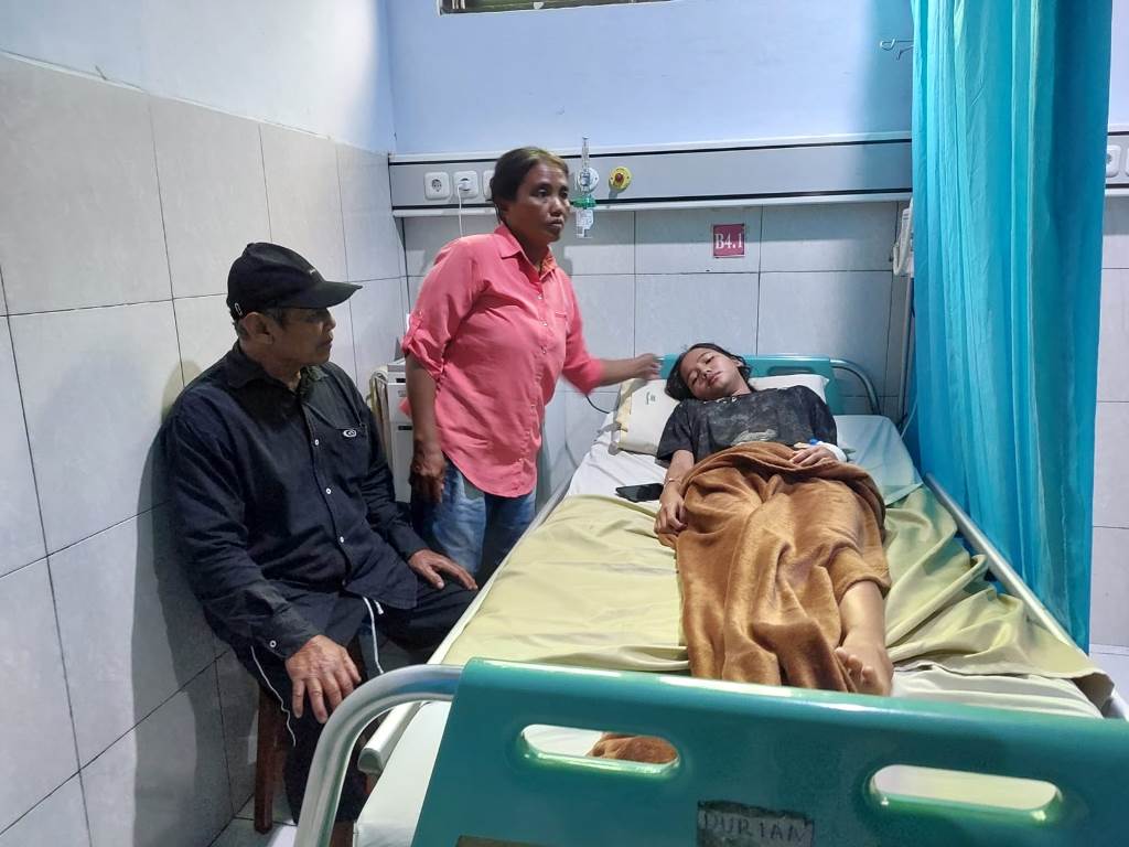 DIRAWAT : Salah satu pasien DBD yang dirawat di RSUD Klungkung. (istimewa)