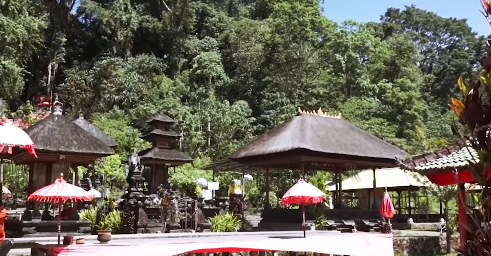 Pura Penataran Pande Tamblingan di Dusun Tamblingan, Desa Munduk, Kecamatan Banjar, Buleleng.