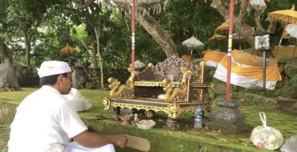 Pura Sari di Desa Selat Pandan Banten, Kecamatan Sukasada, Buleleng yang tergolong unik