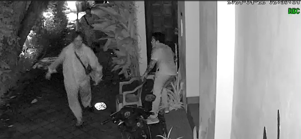 Rekaman CCTV saat pecalang di Bali dipukuli WNA Amerika Serikat di Seminya, Kuta.