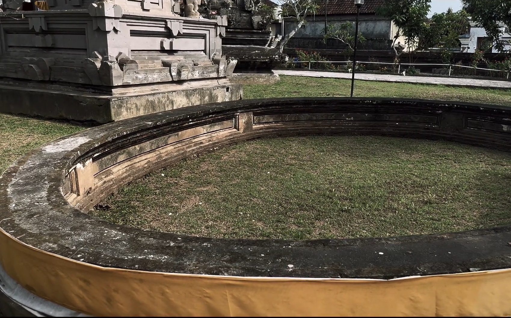 Telaga Maya tempat prosesi mepekelem