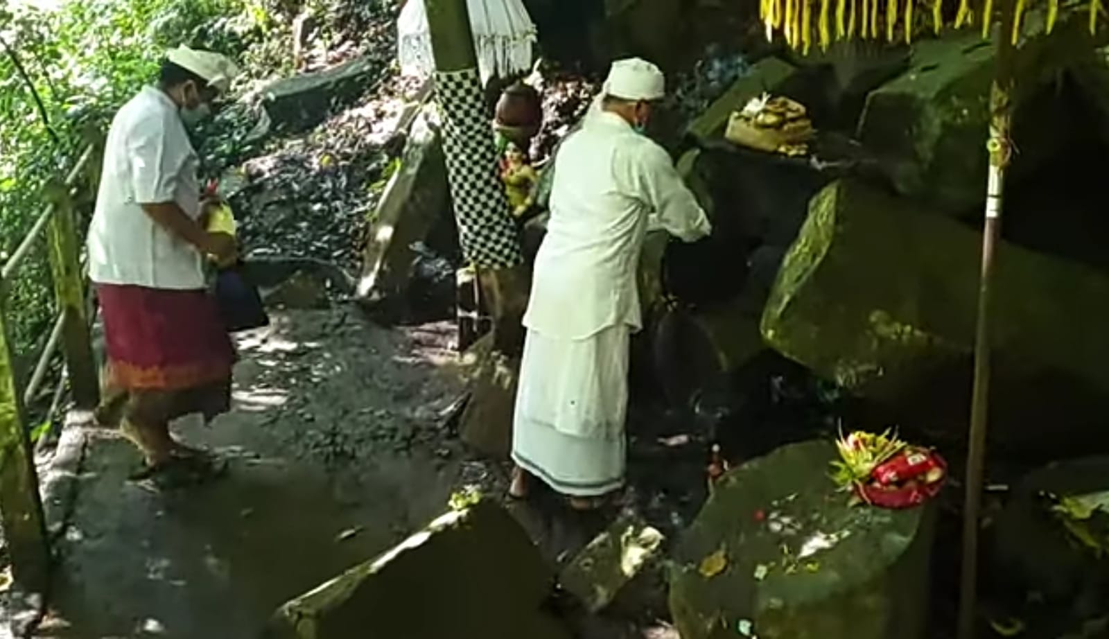 Pura Batur Gangsia yang terletak di Banjar Kapas Jawa, Desa Tinggarsari, Kecamatan Busungbiu