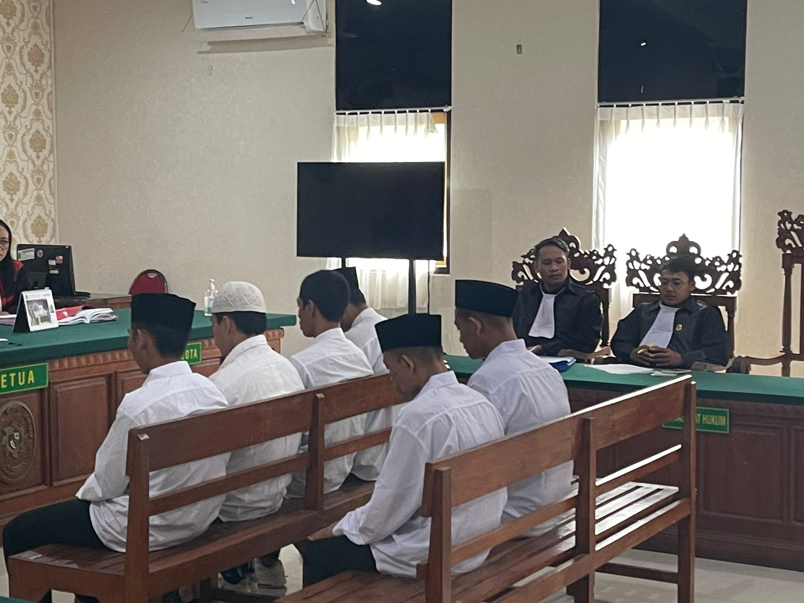 Enam pendekat atau warga PSHT yang diduga membunuh warga di Sempidi divonis ringan  di PN Denpasar.