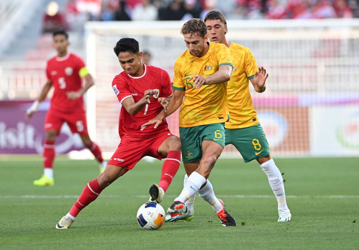Marselino Ferdinan saat Timnas Indonesia U23 lawan Australia . Dia dapat tawaran S2 hingga jadi dosen UNESA.