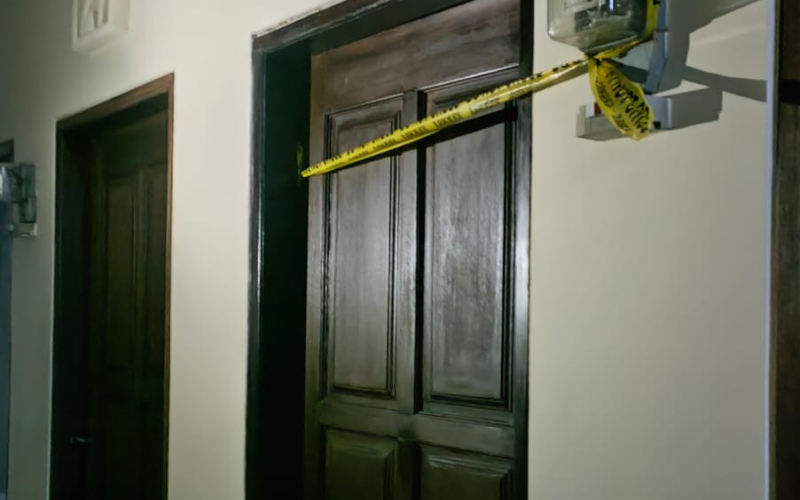 Kamar penginapan di Pemogan, Denpasar dipasangi police line setelah penghuninya diduga tewas dibunuh.