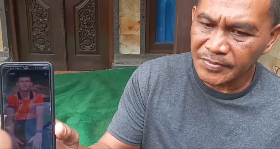 Putu Astika, ayah dari Satria Ananta Rustika, mahasiswa yang meninggal dianiaya seniornya.
