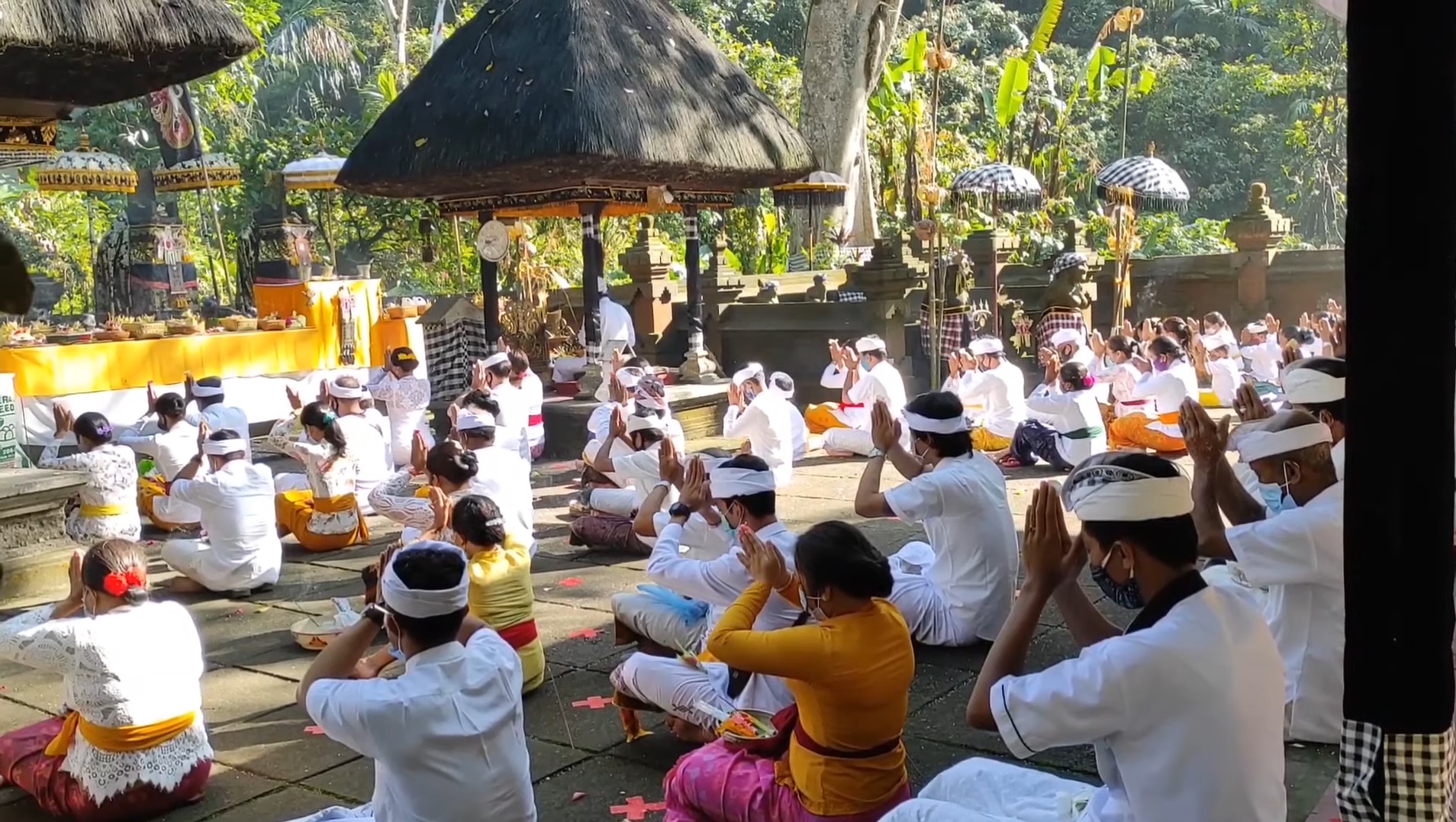 Pura Batukaru, yang terletak di Desa Wongaya Gede, Kecamatan Penebel, Tabanan merupakan pura kahyangan yang erat kaitnnya dengan subak dan pertanian