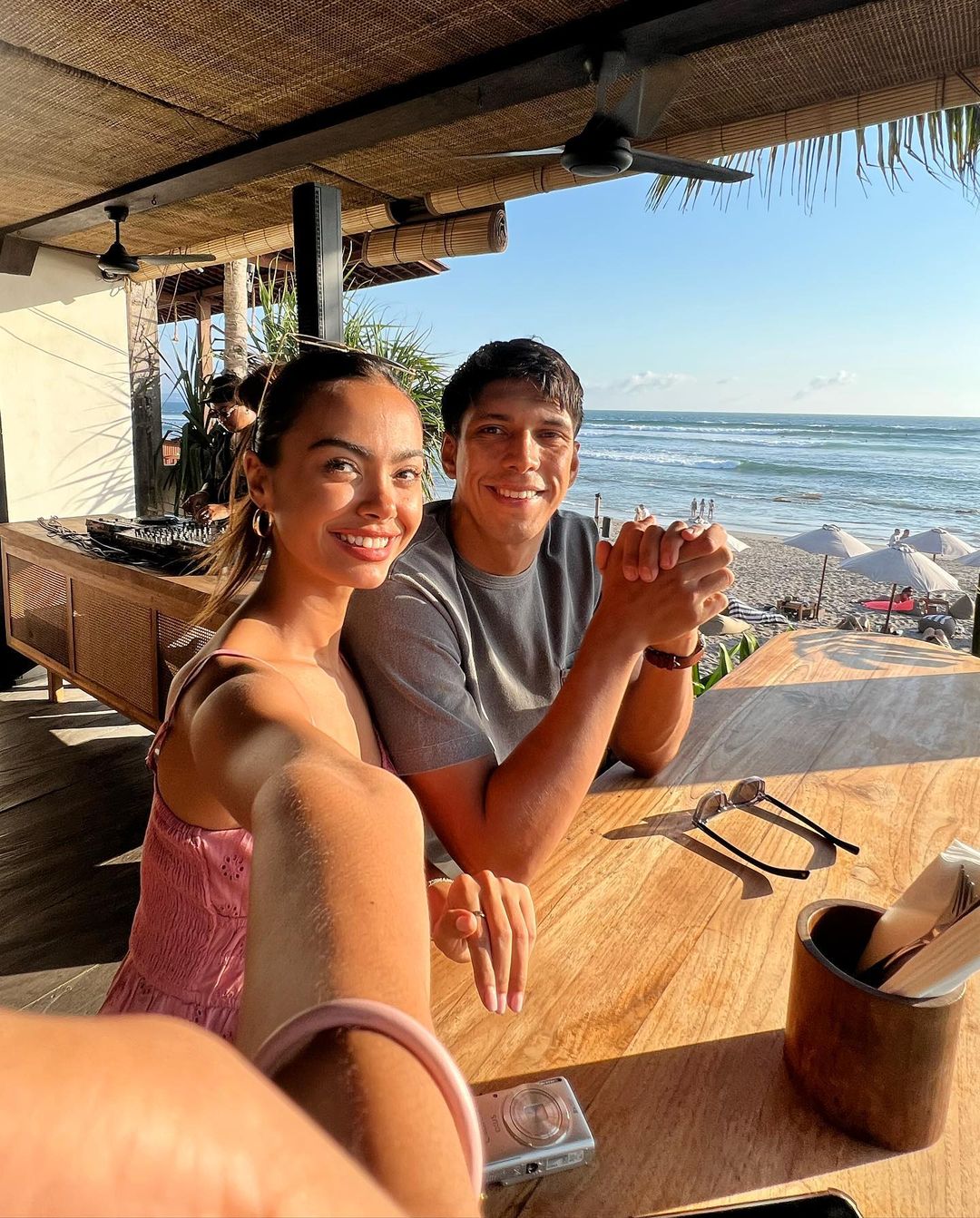 Bek Bali United Elias Dolah dan sang pacar Dorothy Petzold.
