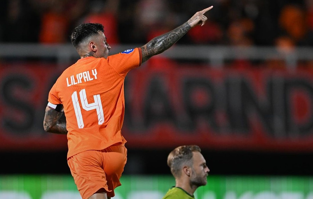 Stafeno Lilpaly saat cetak hatrcick ke gawang Dewa United.