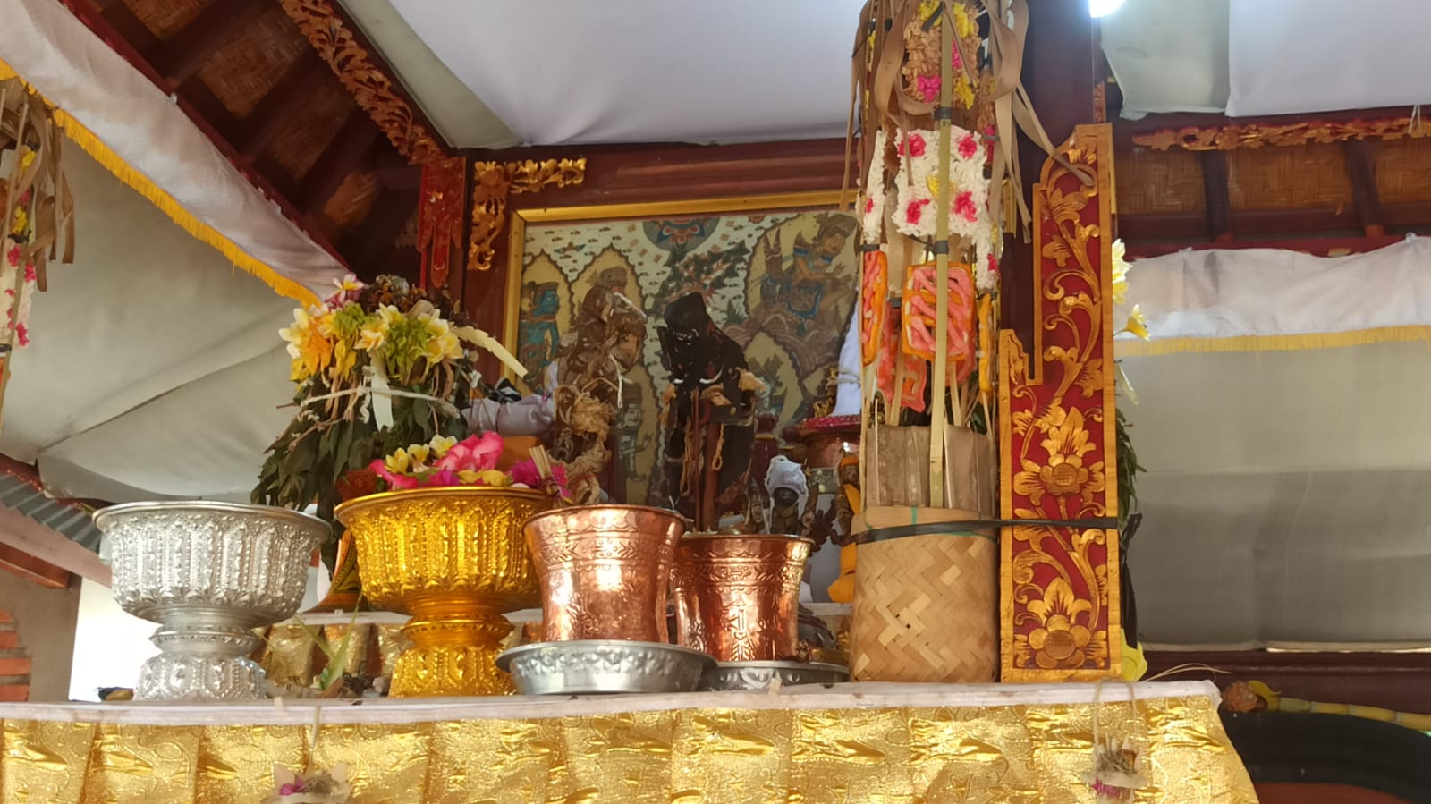 Pelinggih Dewa Bagus Manik Dalang dan Dewa Ayu Manik Dalang di Pura Siwa Manik Dalang di Desa Pemaron, Kecamatan Buleleng