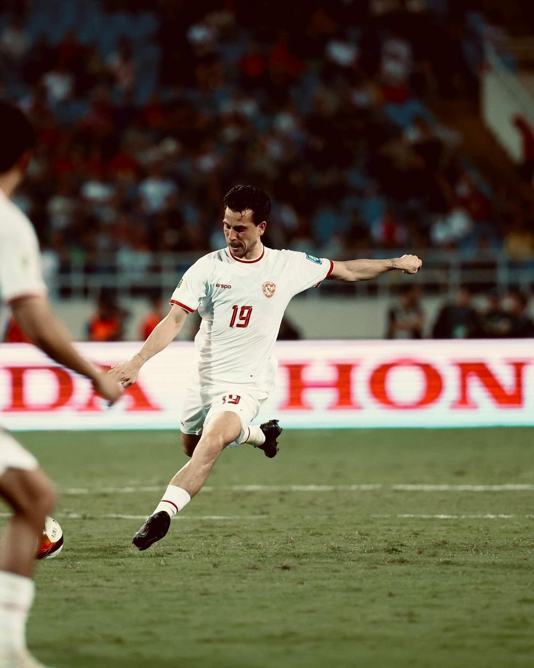 Gelandang Timnas Indonesia, Thom Haye dianggap tidak masuk standar Como, dan hanya pantas jadi pelapis ketiga.