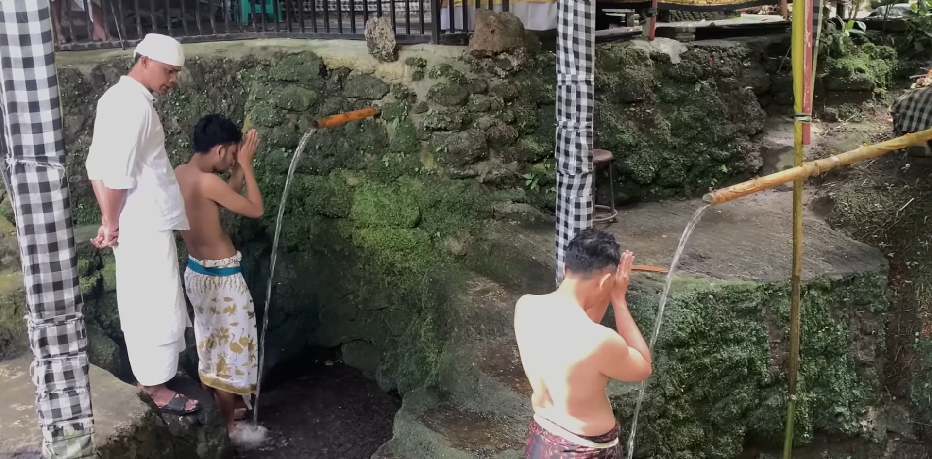 Tempat melukat di Pura Panca Tirta, Desa Nongan, Kecamatan Rendang, Karangasem