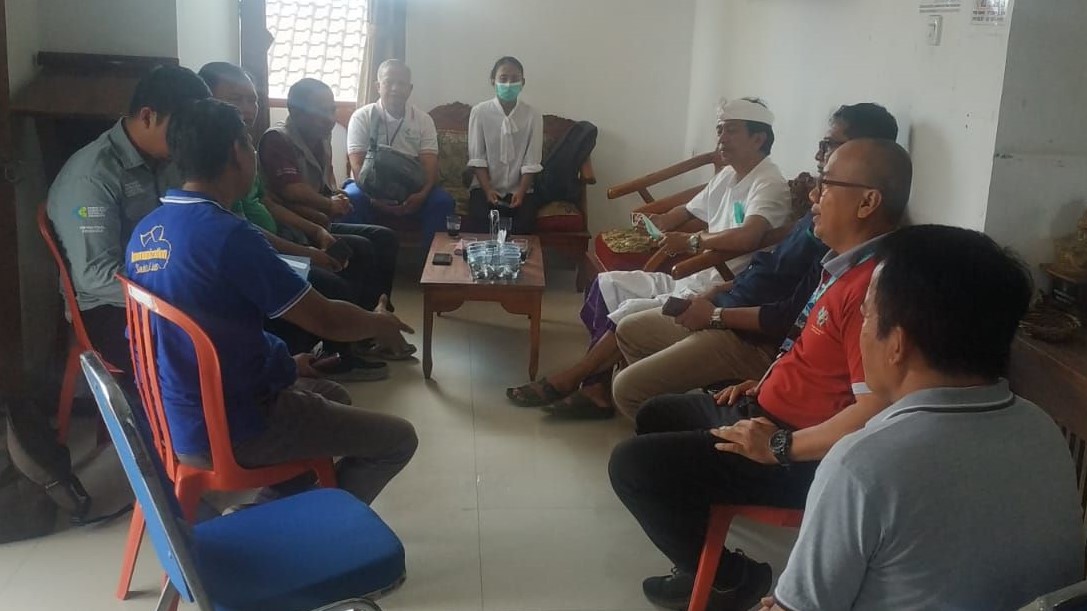 Aparat desa melakukan pertemuan terkait belasan warga terkena meningitis.