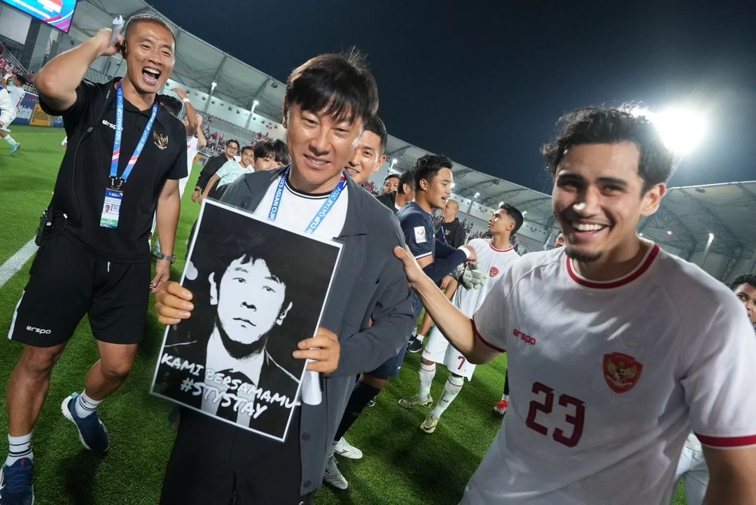 Asisten kiper Timnas Indonesia U23 Yoo Jae hoon (kiri) yang juga mantan kiper Bali United ini sempat membangkang Shin Tae yong.