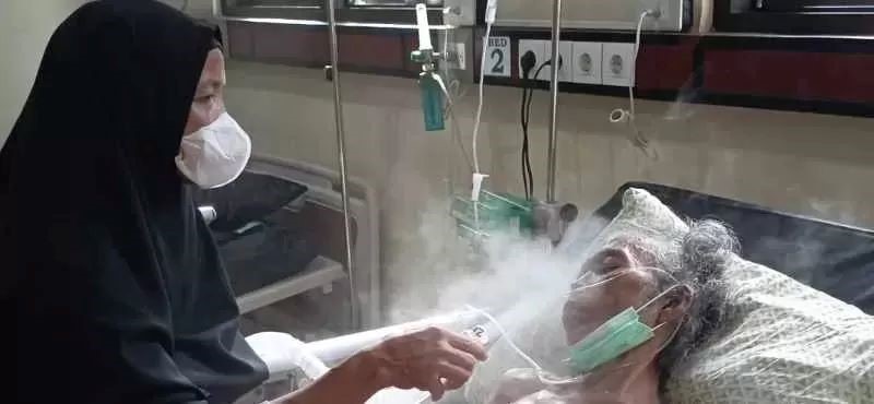 Sarifah, korban penyiksaan anak kandung dirawat di RS Karangasem Bali.