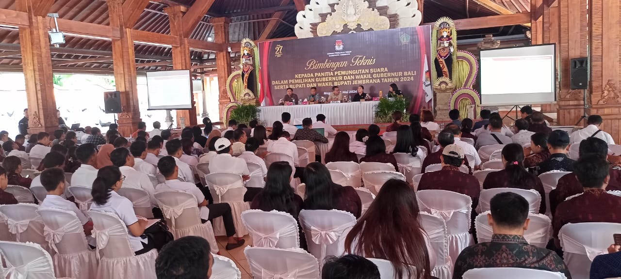 BIMTEK : Ratusan anggota PPS saat mengikuti bimtek di Gedung Pendopo Kesari, Kelurahan Banjar Tengah, Kecamatan Negara.
