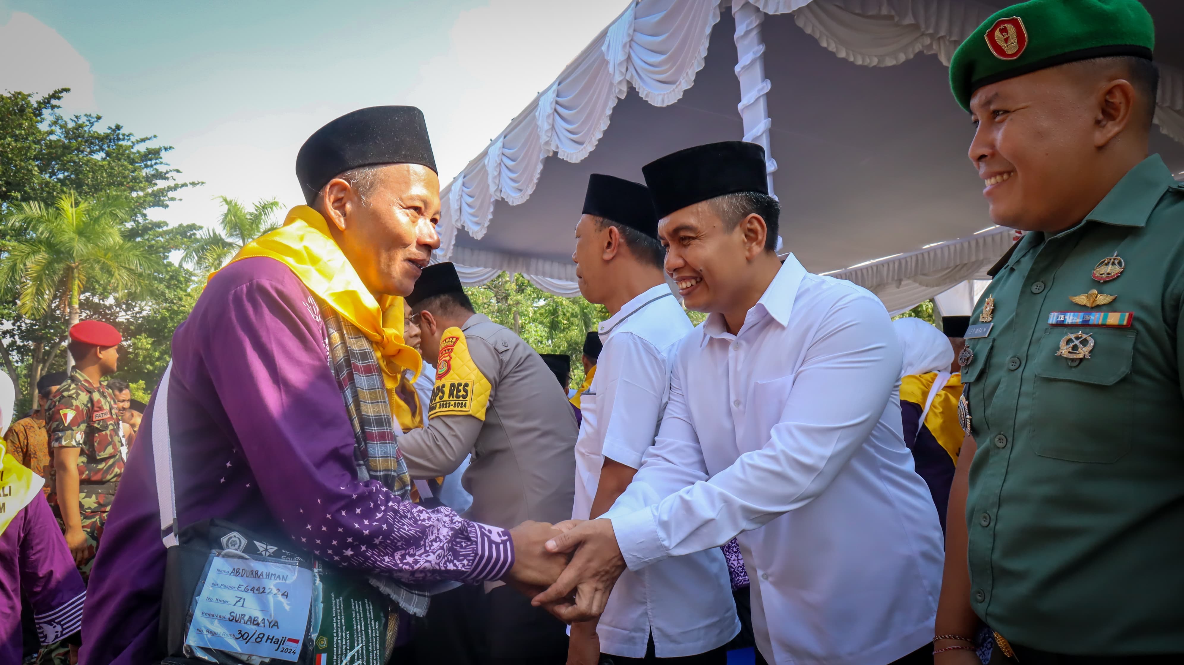 Wakil Bupati Jembrana I Gede Ngurah Patriana Krisna (Ipat) saat acara pelepasan jemaah haji Kabupaten Jembrana.