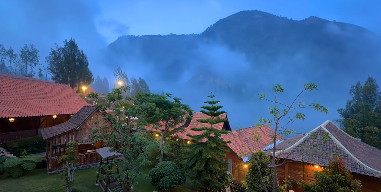 Salah satu panorama yang ditawarkan saat menginap di Bawangan Hotel Bromo