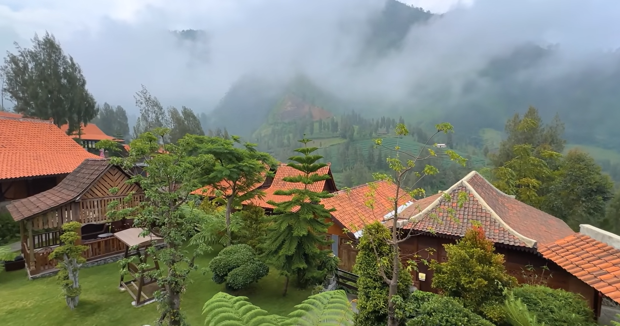 Salah satu panorama yang ditawarkan saat menginap di Bawangan Hotel Bromo