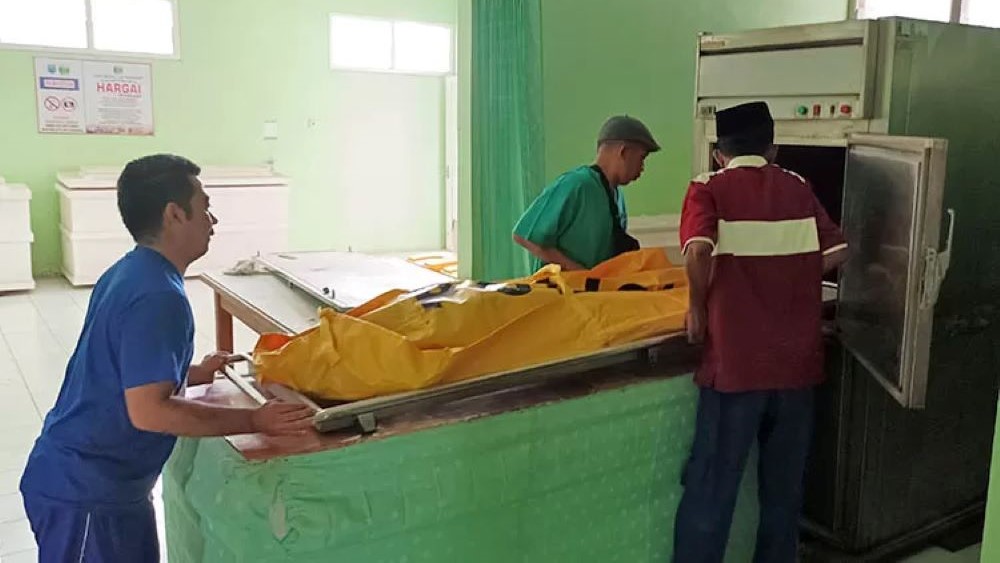 Jenazah korban Nur Halima yang tewas dibacok tetangga tetangganya ditipkan di rumah sakit.
